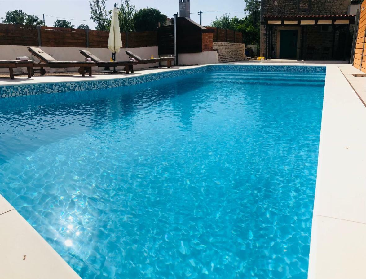 Apartments Malic Pridraga ภายนอก รูปภาพ